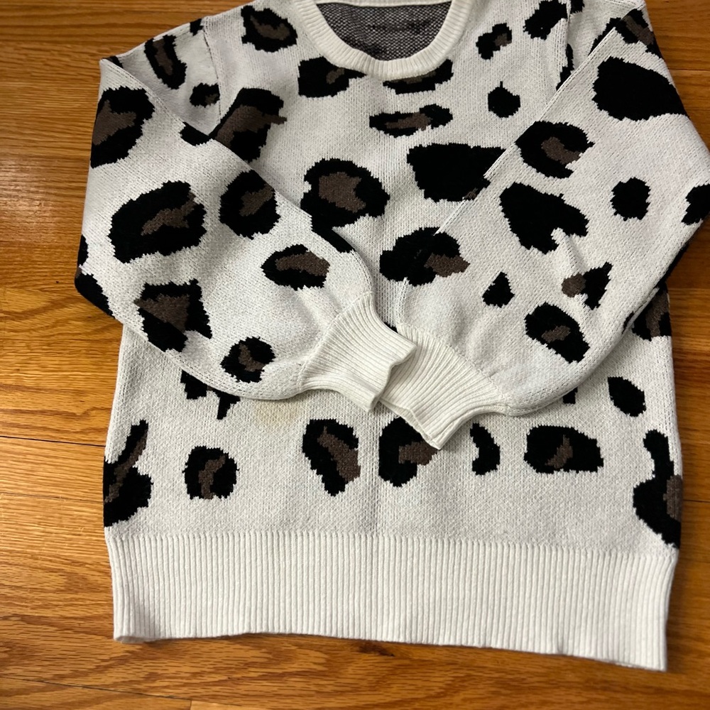 Leopard Print Women's Sweater - White and Black